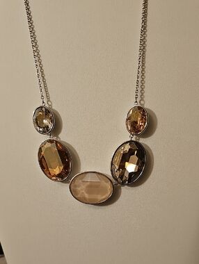 Beige and amber oval crystal necklace